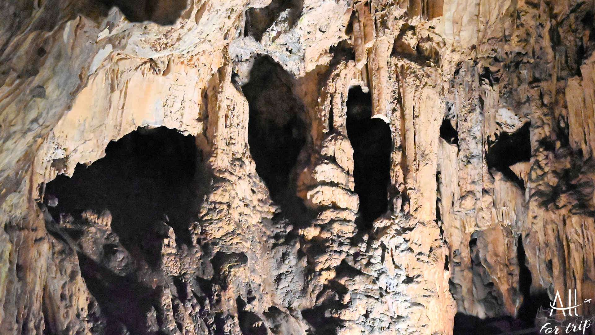 Annunciation of the Virgin Church és Melidoni Cave 133