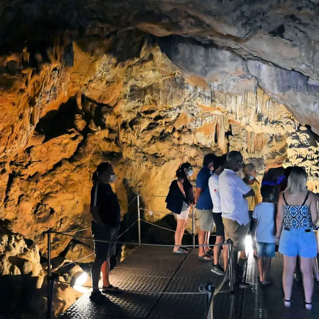 Sfendoni Cave in Zoniana - photo 4