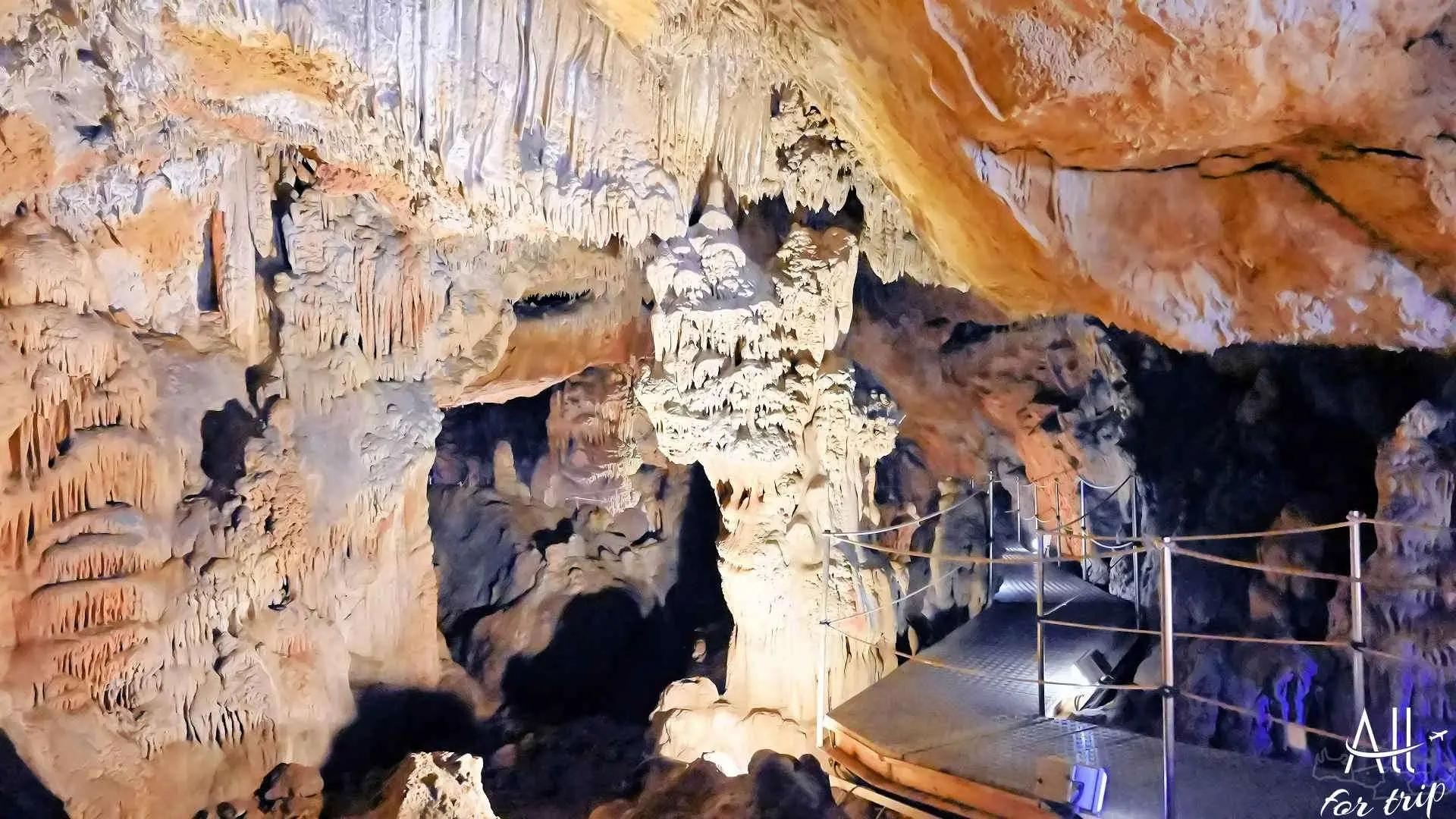 Sfendoni Cave in Zoniana - photo 9